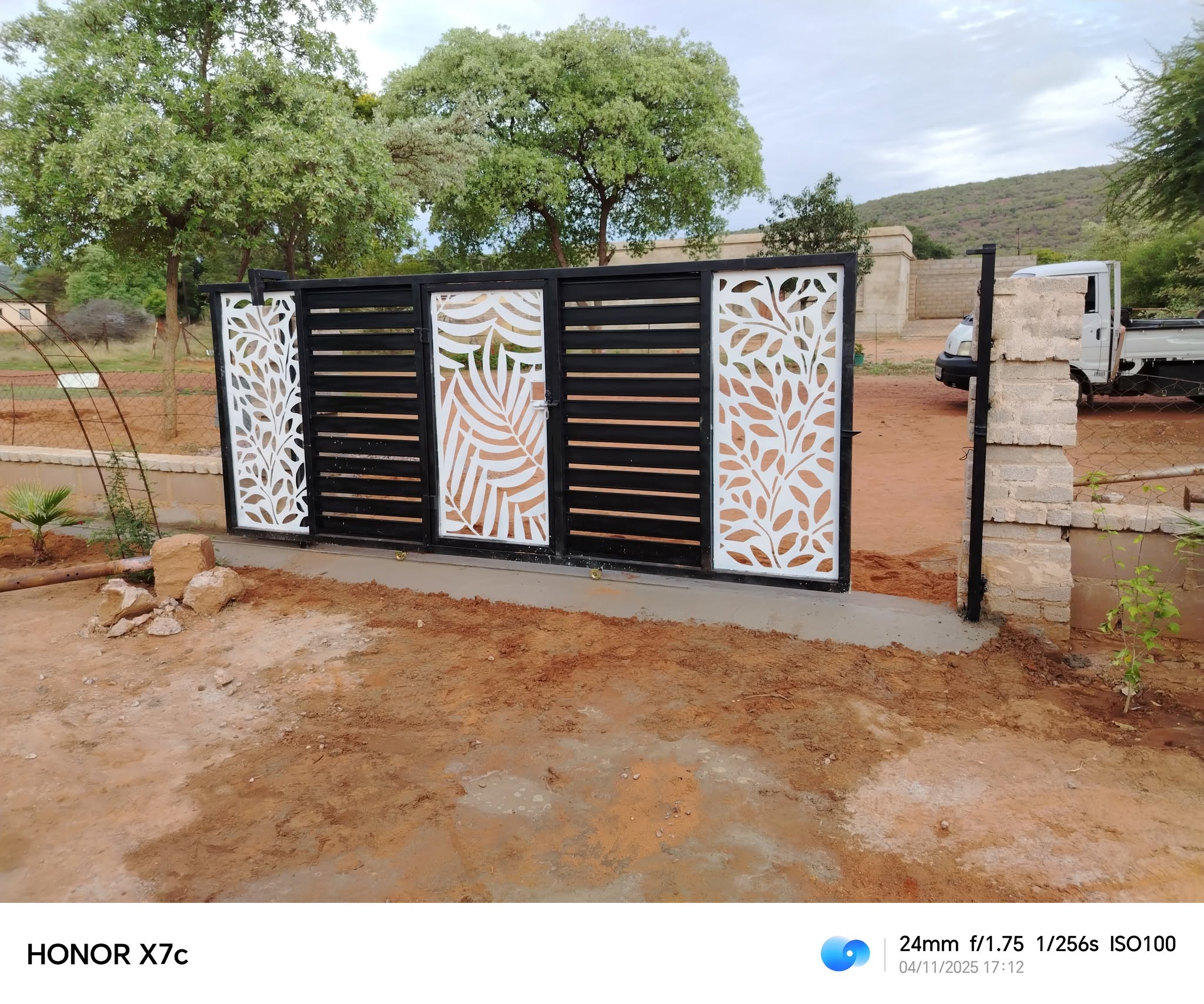 Custom sliding gates fabrication